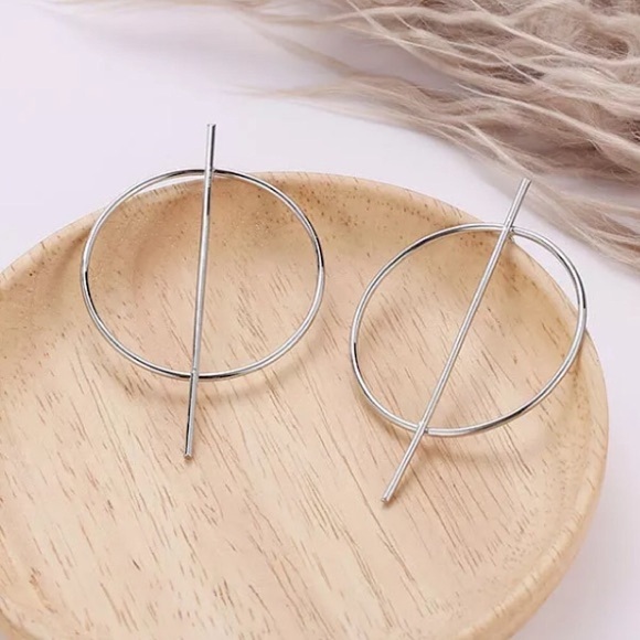 ⚜️[𝟯/$𝟭𝟴]⚜️Big Silver Round Bar Earrings NEW - Picture 2 of 11